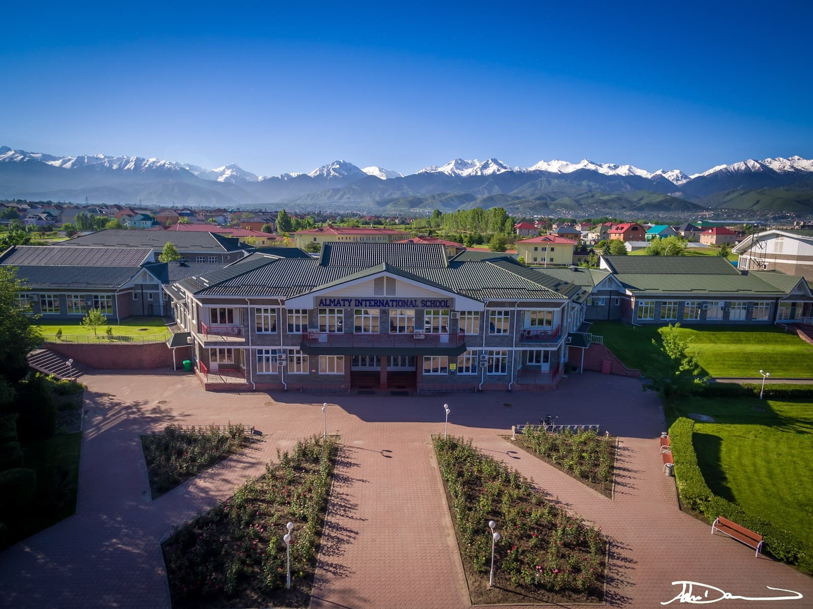 Almaty International School (QSI)